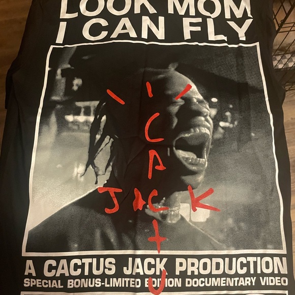 Travis Scott - Picture 1 of 4